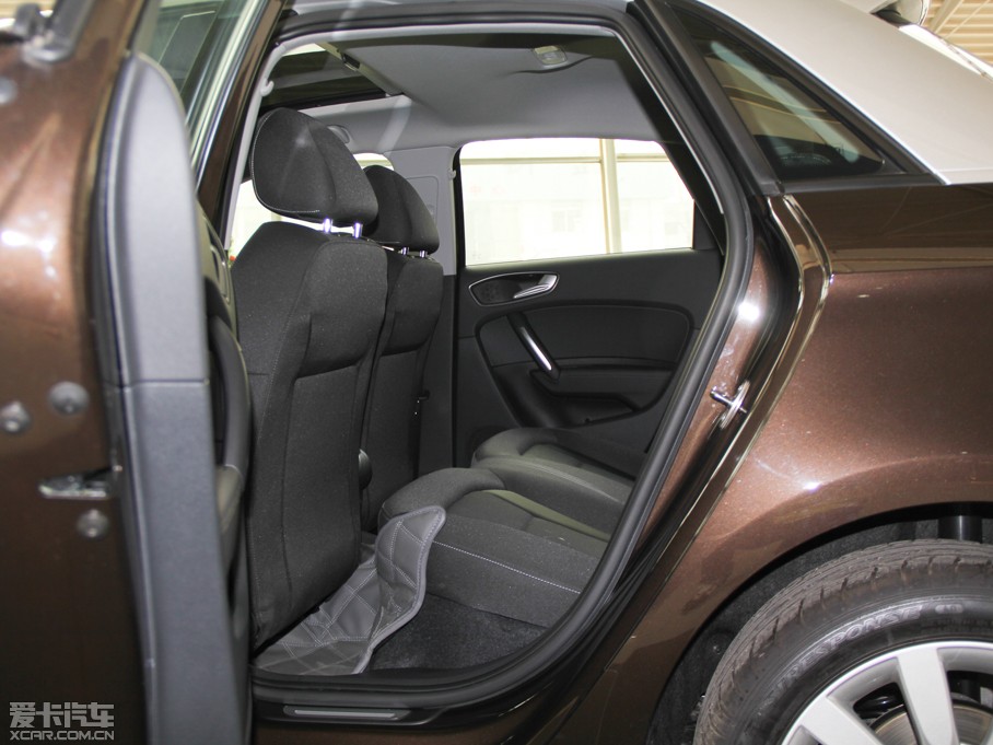 2014��W��A1 30 TFSI Sportback ���m��