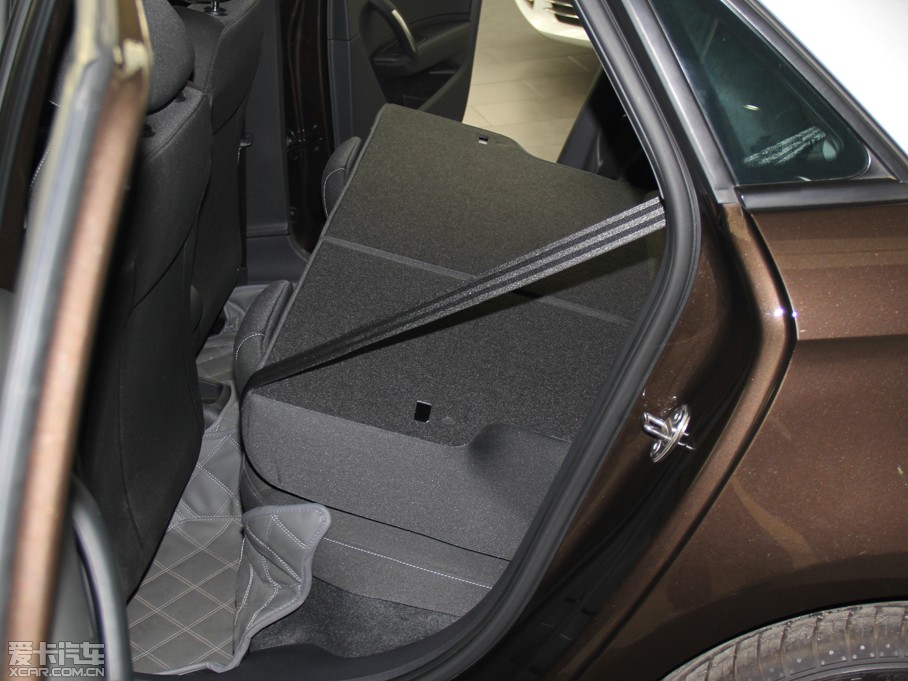 2014��W��A1 30 TFSI Sportback ���m��