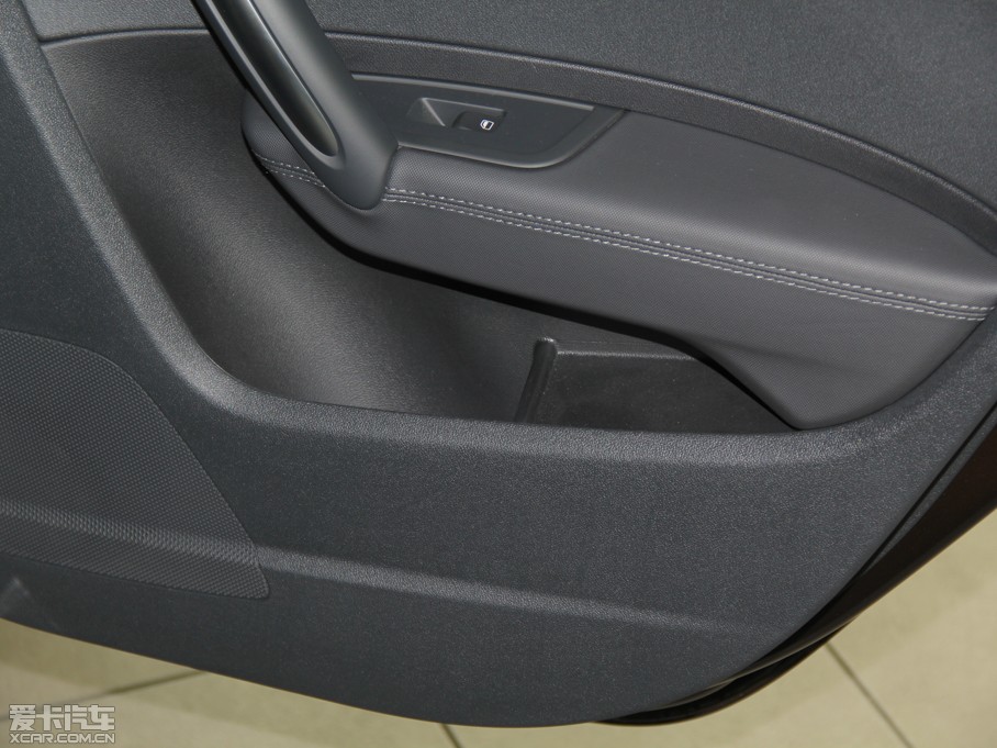 2014��W��A1 30 TFSI Sportback ���m��