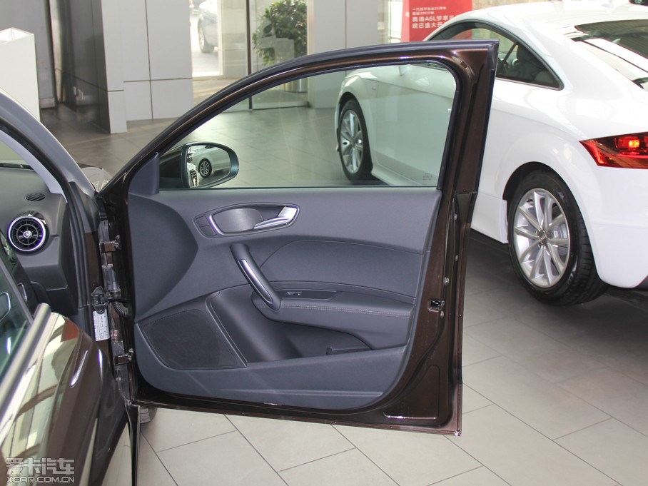 2014��W��A1 30 TFSI Sportback ���m��