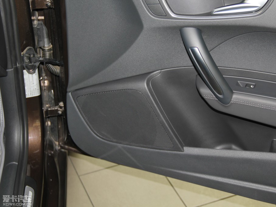 2014��W��A1 30 TFSI Sportback ���m��