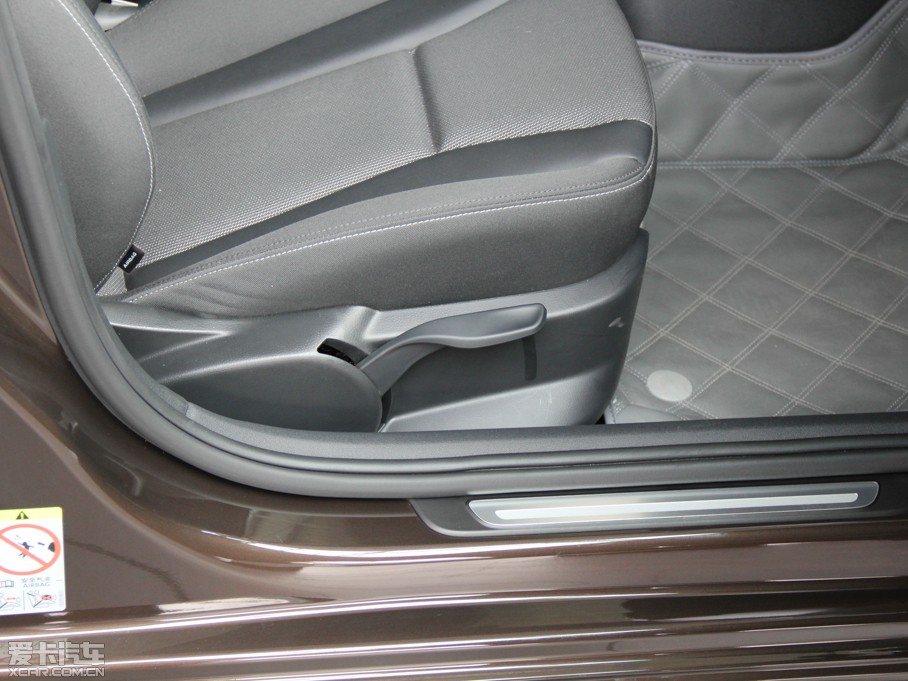 2014��W��A1 30 TFSI Sportback ���m��