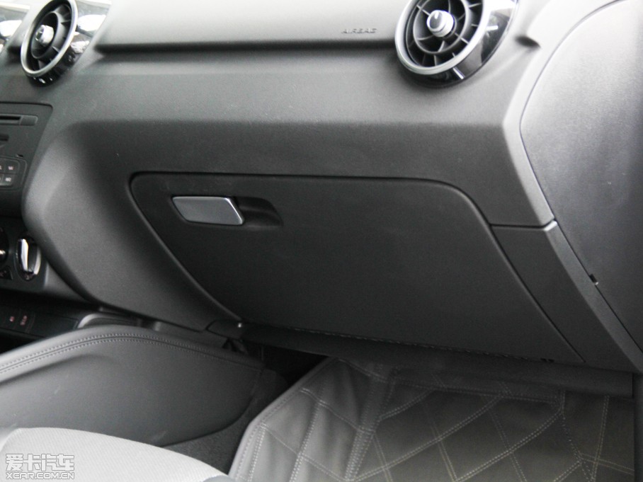 2014��W��A1 30 TFSI Sportback ���m��