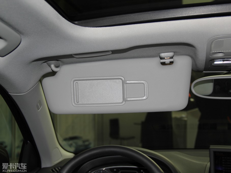 2014��W��A1 30 TFSI Sportback ���m��