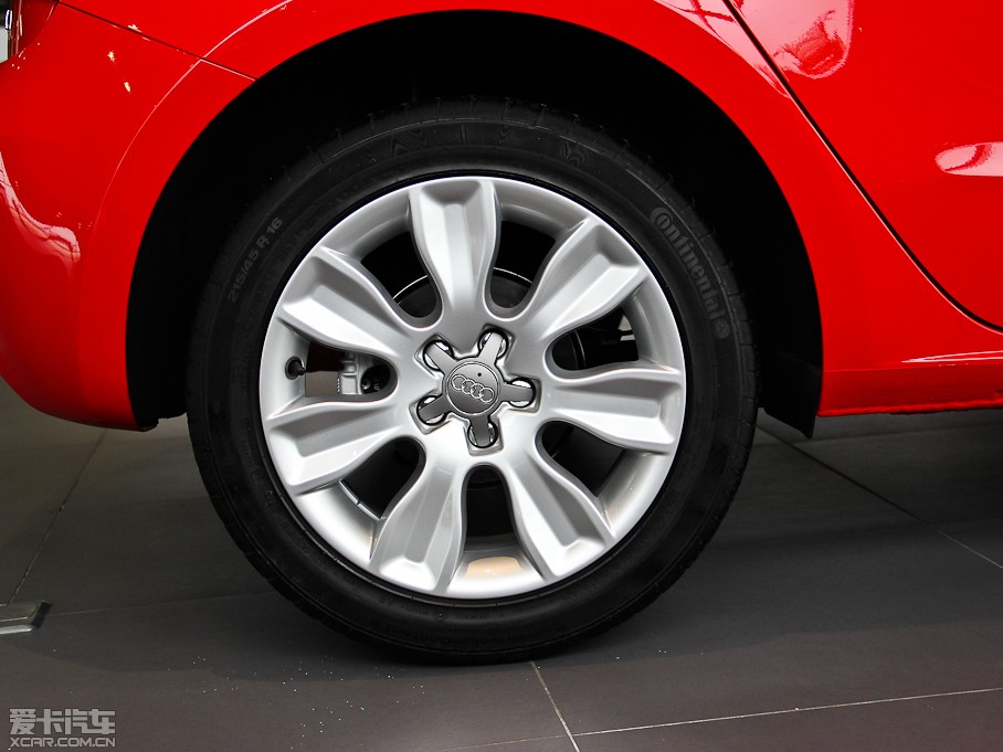 2014��W��A1 30 TFSI Sportback �r����