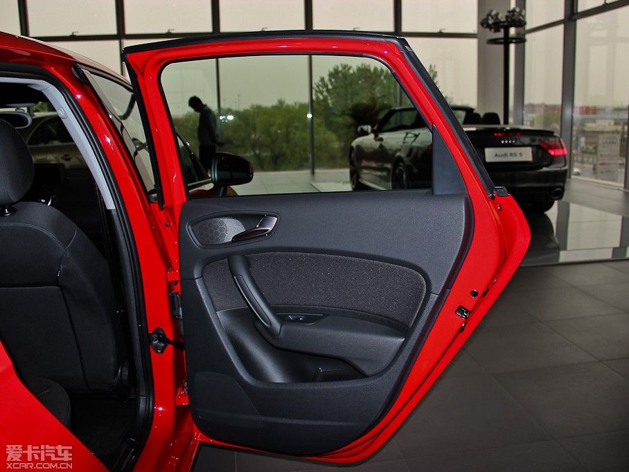 2014WA1 30 TFSI Sportback r