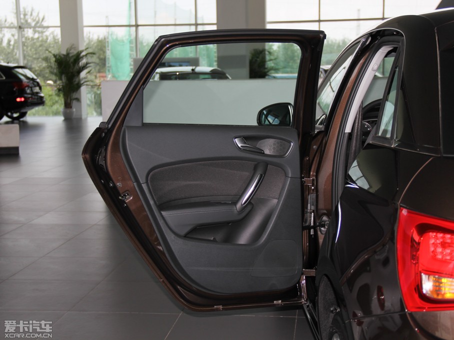 2014WA1 30 TFSI Sportback g(sh)