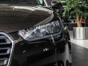 2014款30 TFSI Sportback 舒适型 大灯