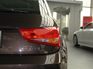 2014款30 TFSI Sportback 舒适型 尾灯