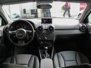 2014款30 TFSI Sportback 舒适型 内饰全景