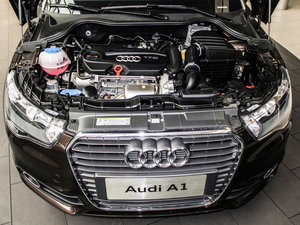 2014款30 TFSI Sportback 舒适型 发动机