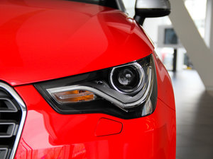 2014款30 TFSI 舒适型 大灯