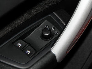 2014款30 TFSI 舒适型 主驾车窗控制区	