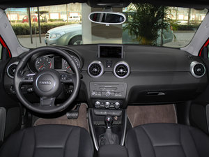2014款30 TFSI 舒适型 内饰全景