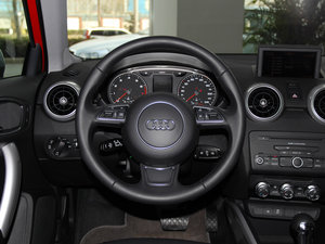 2014款30 TFSI 舒适型 方向盘