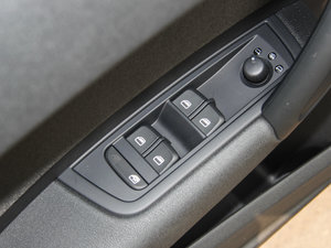 2014款30 TFSI Sportback 时尚型 主驾车窗控制区	