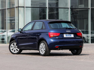 2014款30 TFSI Sportback 时尚型 左后45度