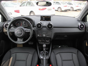 2014款30 TFSI Sportback 时尚型 内饰全景
