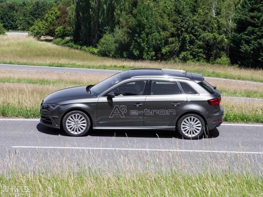 2015WA3 e-tron Sportback e-tron \Ӱ