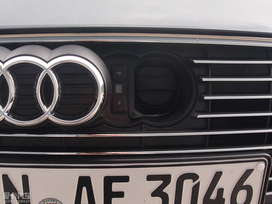 2015��W��A3 e-tron Sportback e-tron �\�Ӱ�