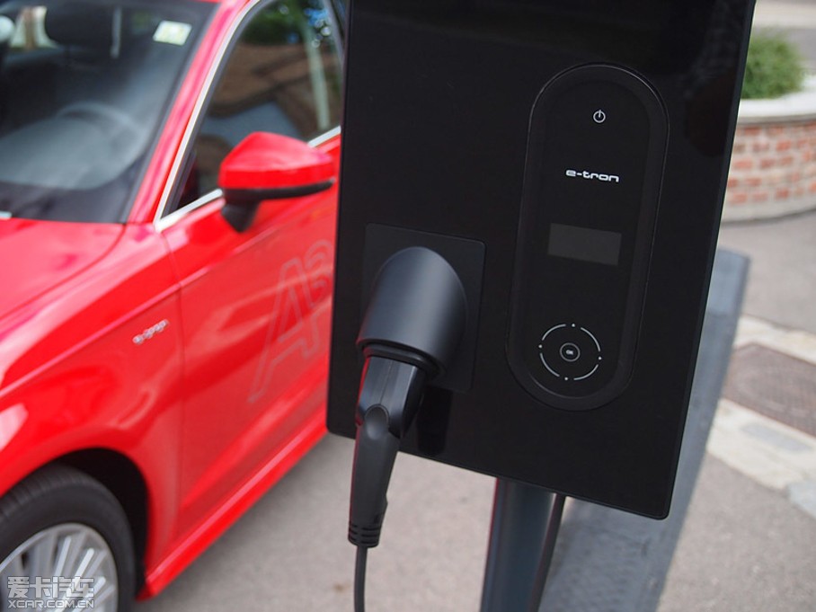 2015WA3 e-tron Sportback e-tron \Ӱ