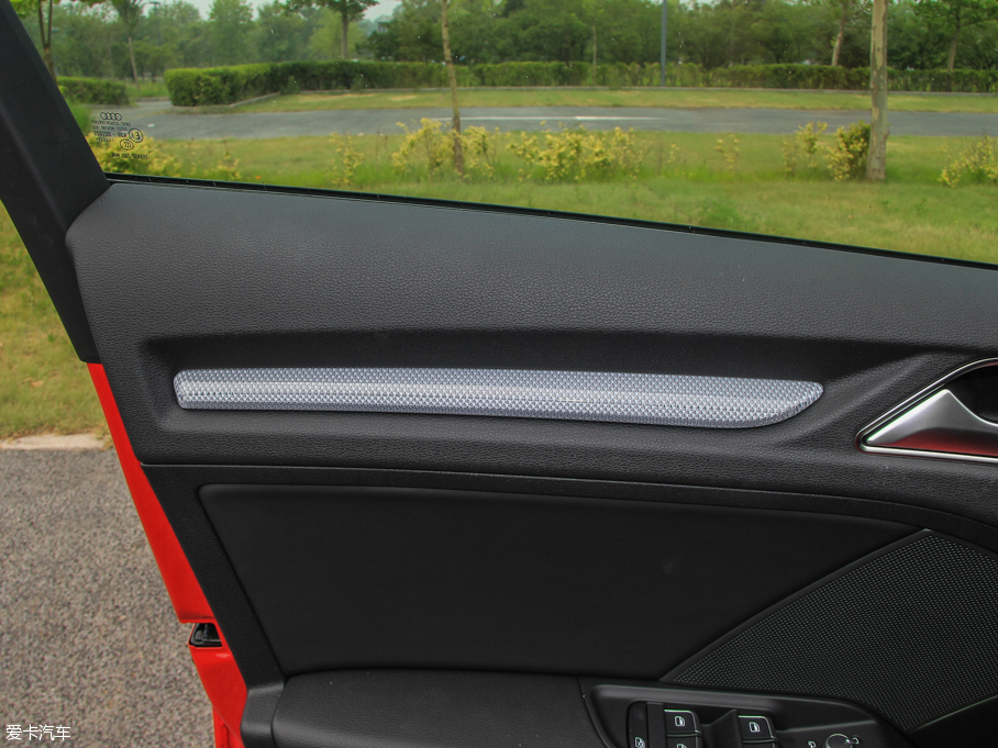 2015WA3 e-tron Sportback e-tron \Ӱ