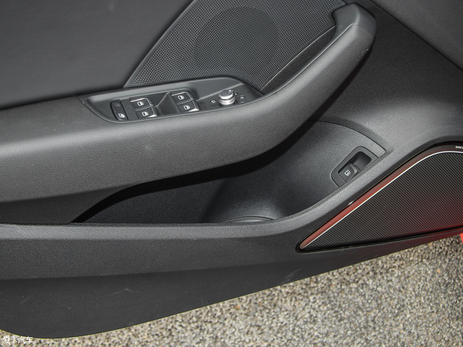 2015WA3 e-tron Sportback e-tron \Ӱ