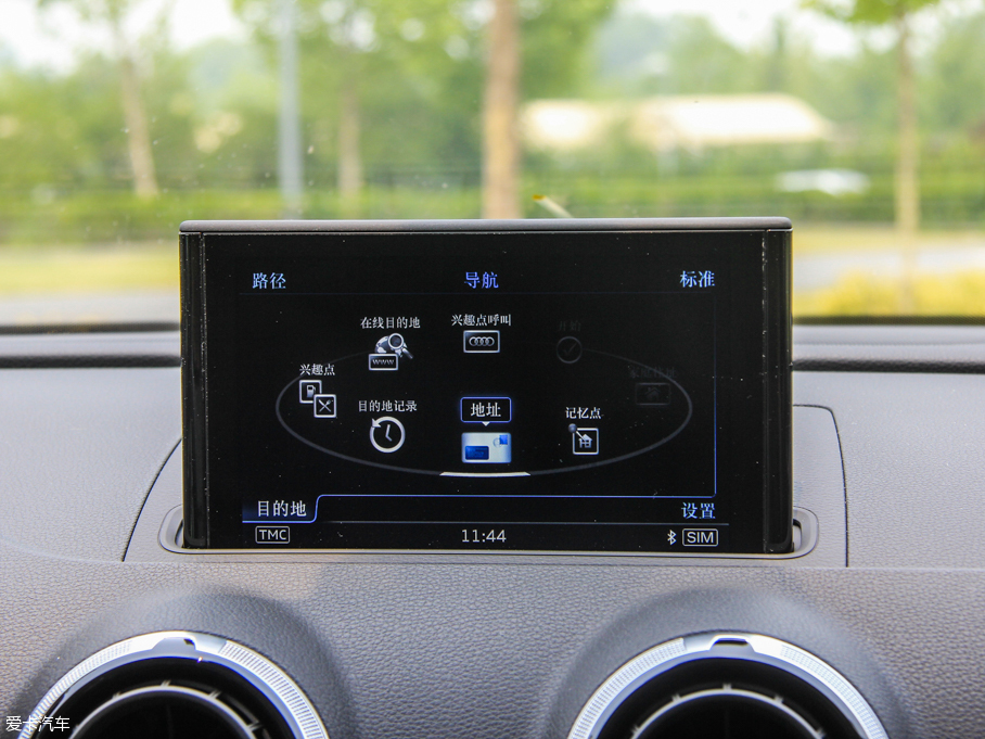 2015��W��A3 e-tron Sportback e-tron �\�Ӱ�