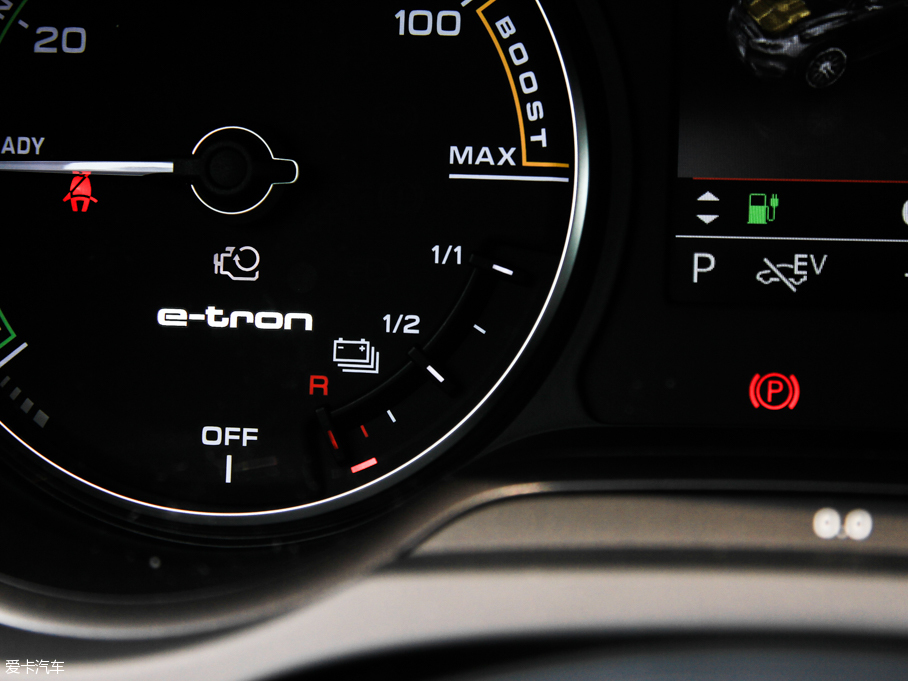 2015��W��A3 e-tron Sportback e-tron �\�Ӱ�