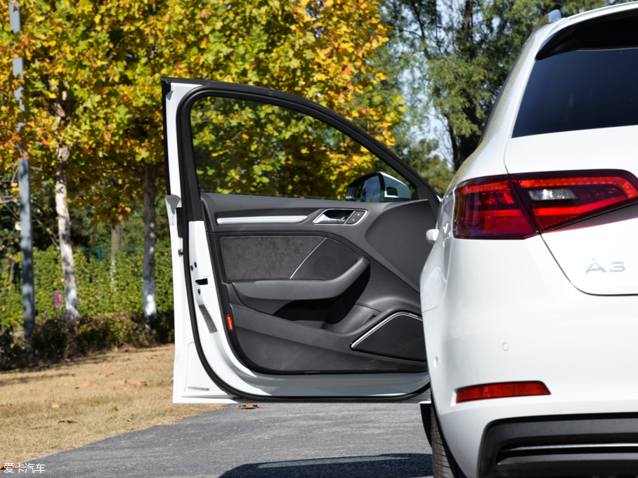 2015WA3 e-tron Sportback e-tron \Ӱ