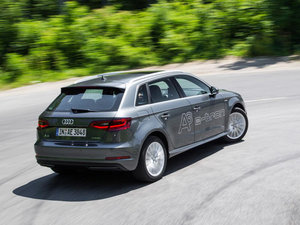 2015Sportback e-tron \Ӱ w^