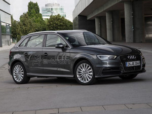 2015Sportback e-tron \Ӱ w^