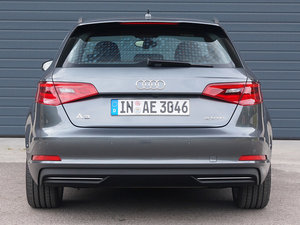 2015Sportback e-tron \Ӱ w^