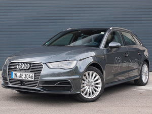 2015Sportback e-tron \Ӱ w^