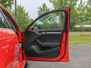 2015Sportback e-tron \Ӱ g