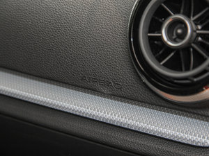 2015Sportback e-tron \Ӱ g