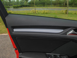 2015Sportback e-tron \Ӱ g