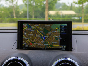 2015Sportback e-tron \Ӱ п؅^