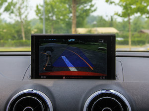 2015Sportback e-tron \Ӱ п؅^