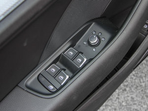 2015Sportback e-tron \Ӱ п؅^