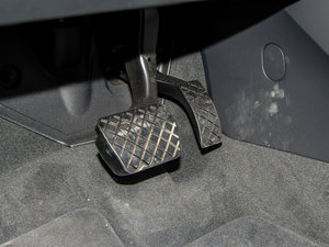 2015Sportback e-tron \Ӱ п؅^