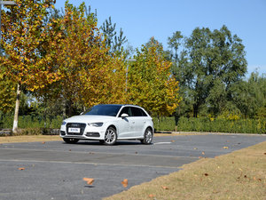 2015Sportback e-tron \Ӱ w^