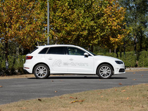 2015Sportback e-tron \Ӱ w^