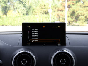 2015Sportback e-tron \Ӱ п_@ʾ