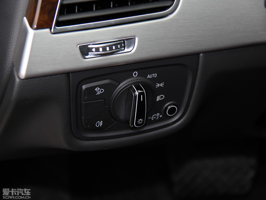 2015��?yu��n)W��A8 45 TFSI quattro���A��