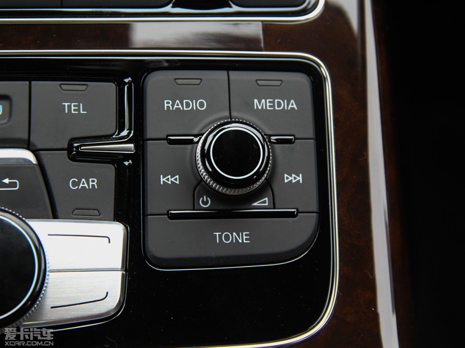 2015��W��A8 45 TFSI quattro���A��