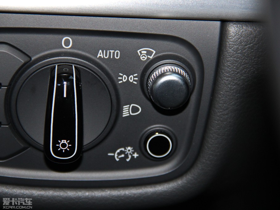 2015?yun)WA8 60 TFSI quattroA