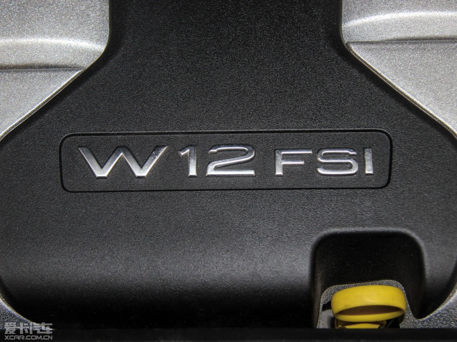 2015µA8 6.3 FSI W12 quattro콢