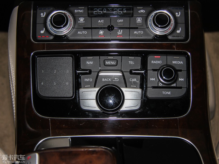 2015?yun)WA8 6.3 FSI W12 quattroŞ