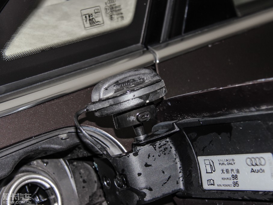 2015?yun)WA8 6.3 FSI W12 quattroŞ